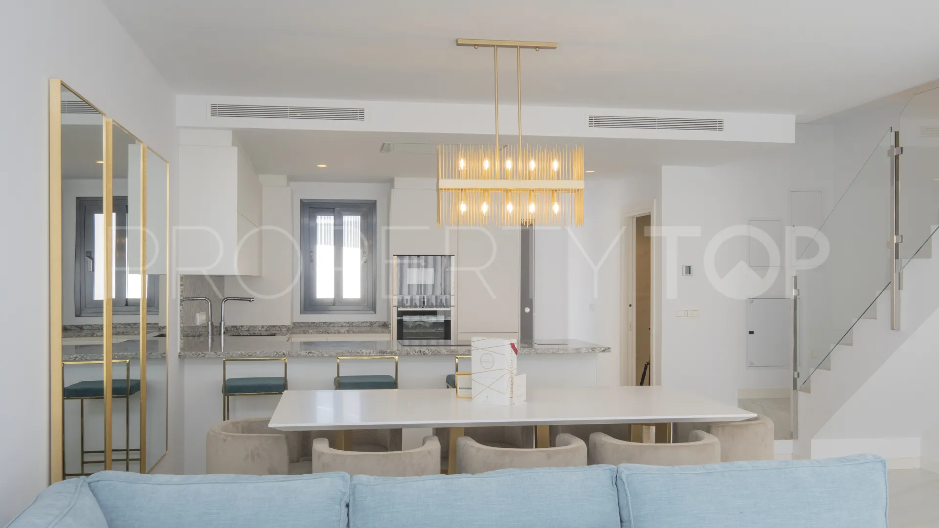 Adosado en venta con 4 dormitorios en Nueva Andalucia