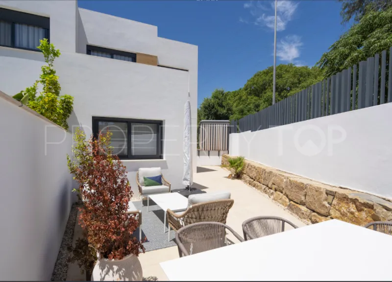 Adosado en venta con 4 dormitorios en Nueva Andalucia