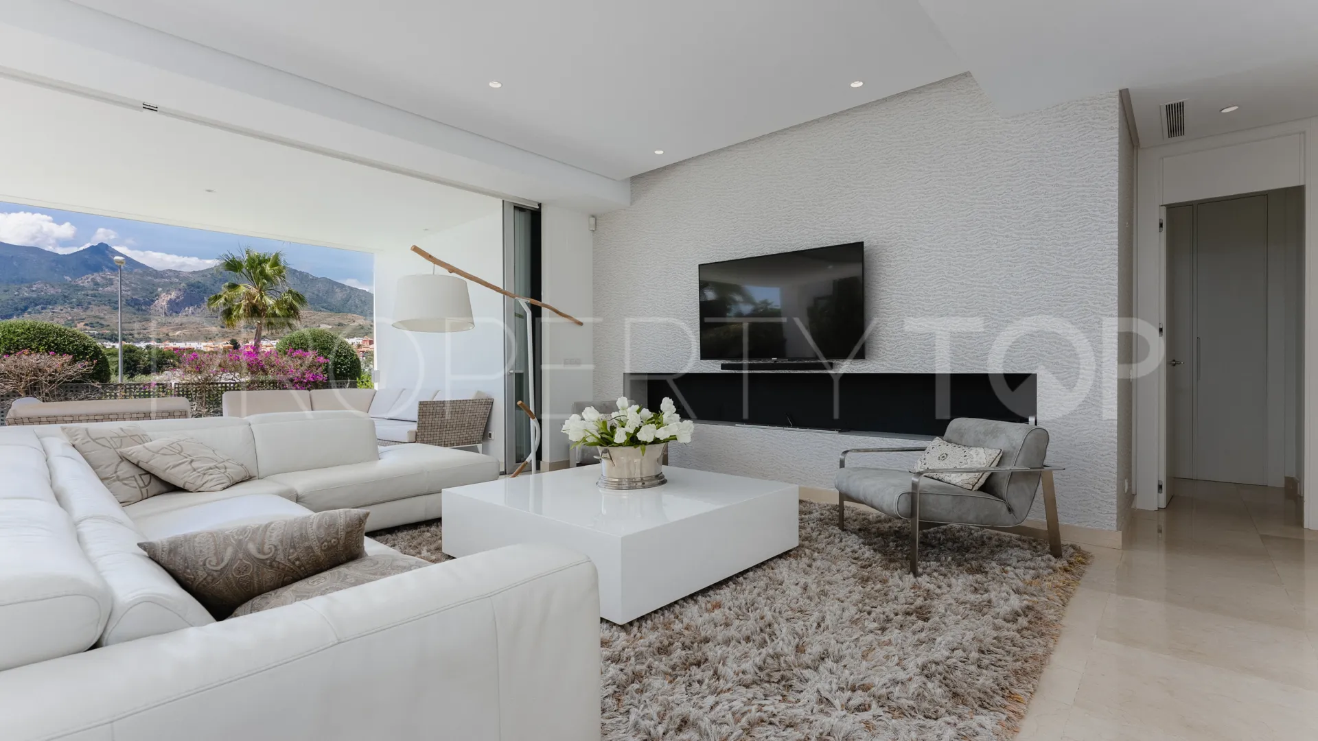 Rio Real villa for sale