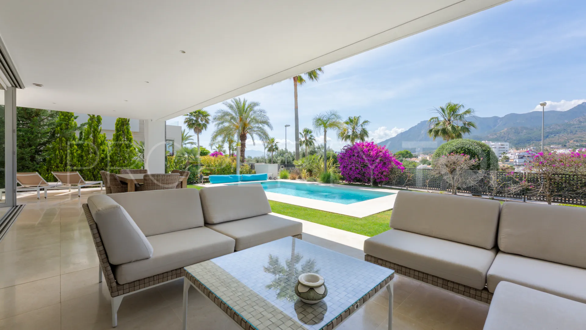 Rio Real villa for sale