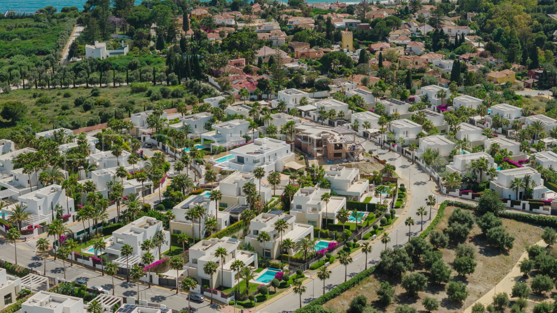 Rio Real villa for sale