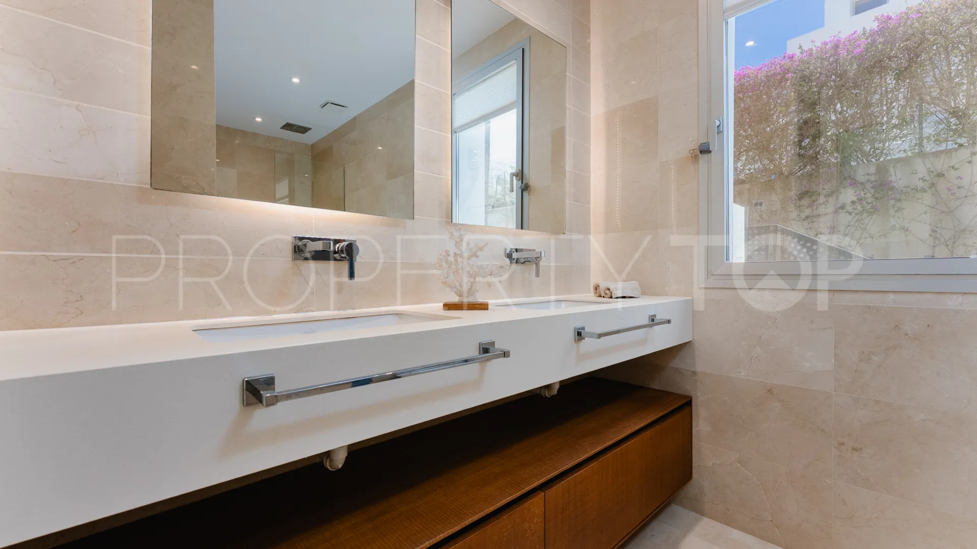 Rio Real villa for sale