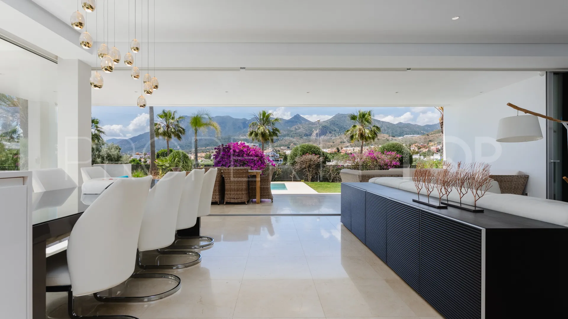 Rio Real villa for sale