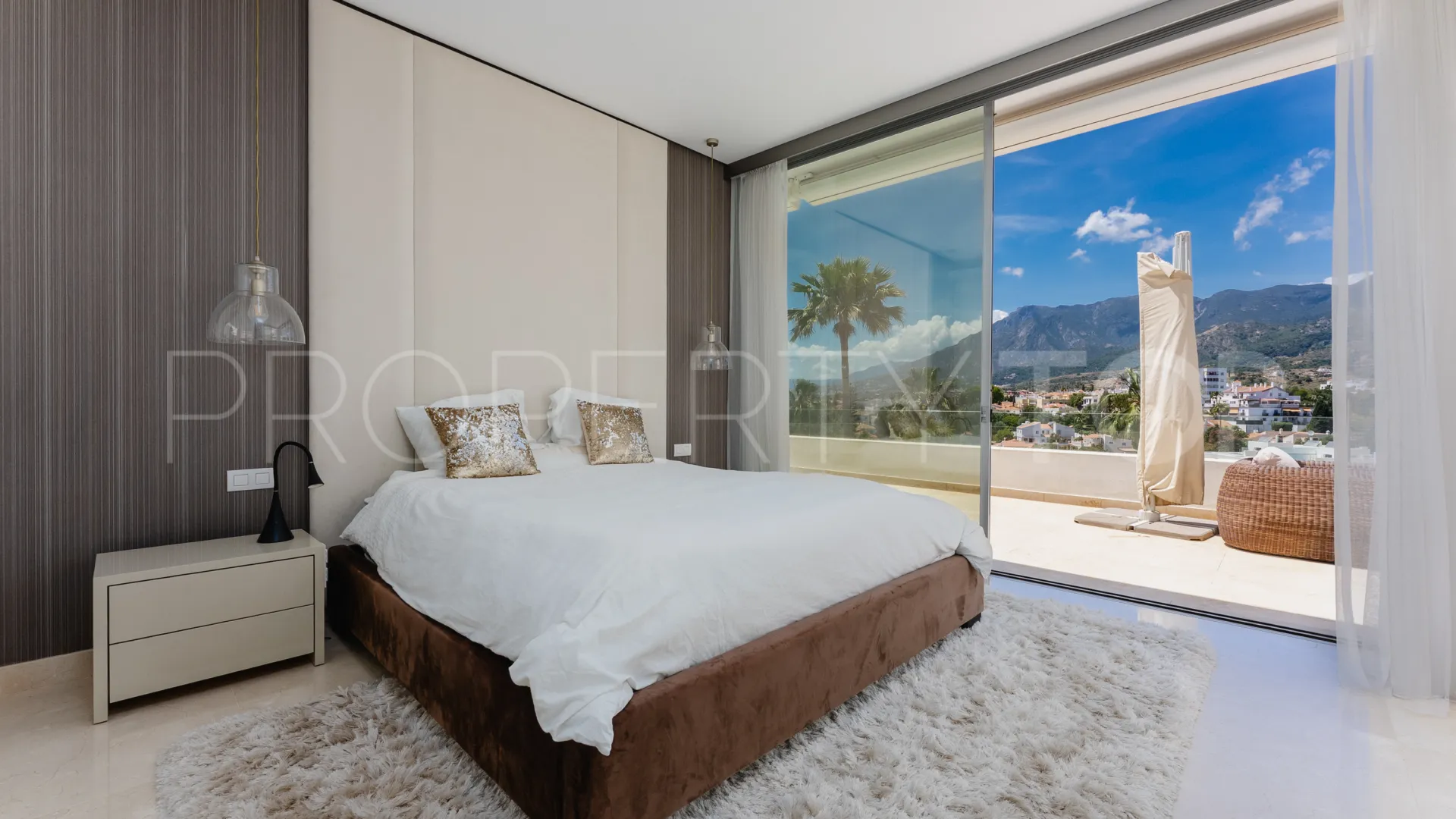 Rio Real villa for sale