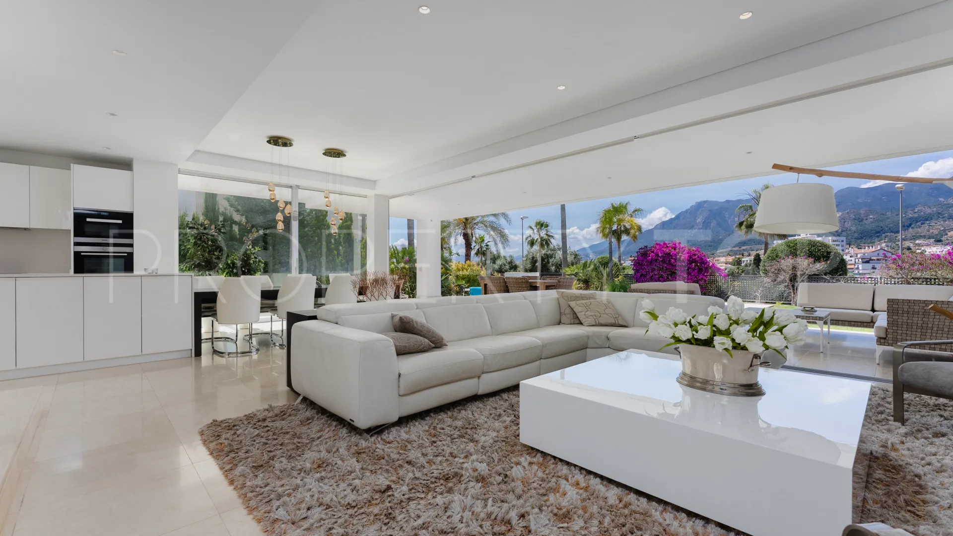 Rio Real villa for sale