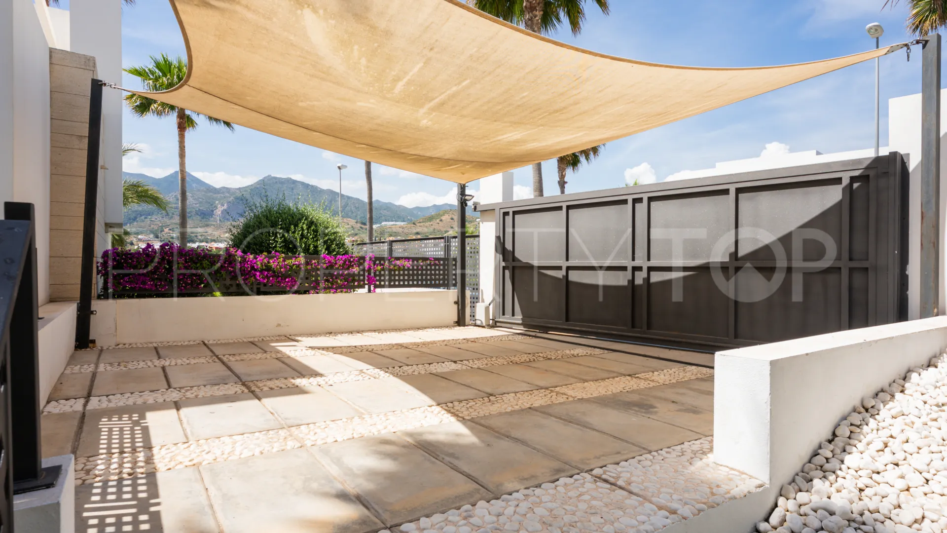 Rio Real villa for sale