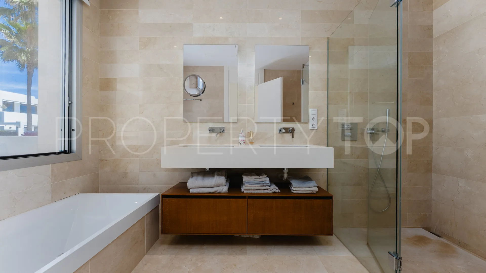 Rio Real villa for sale