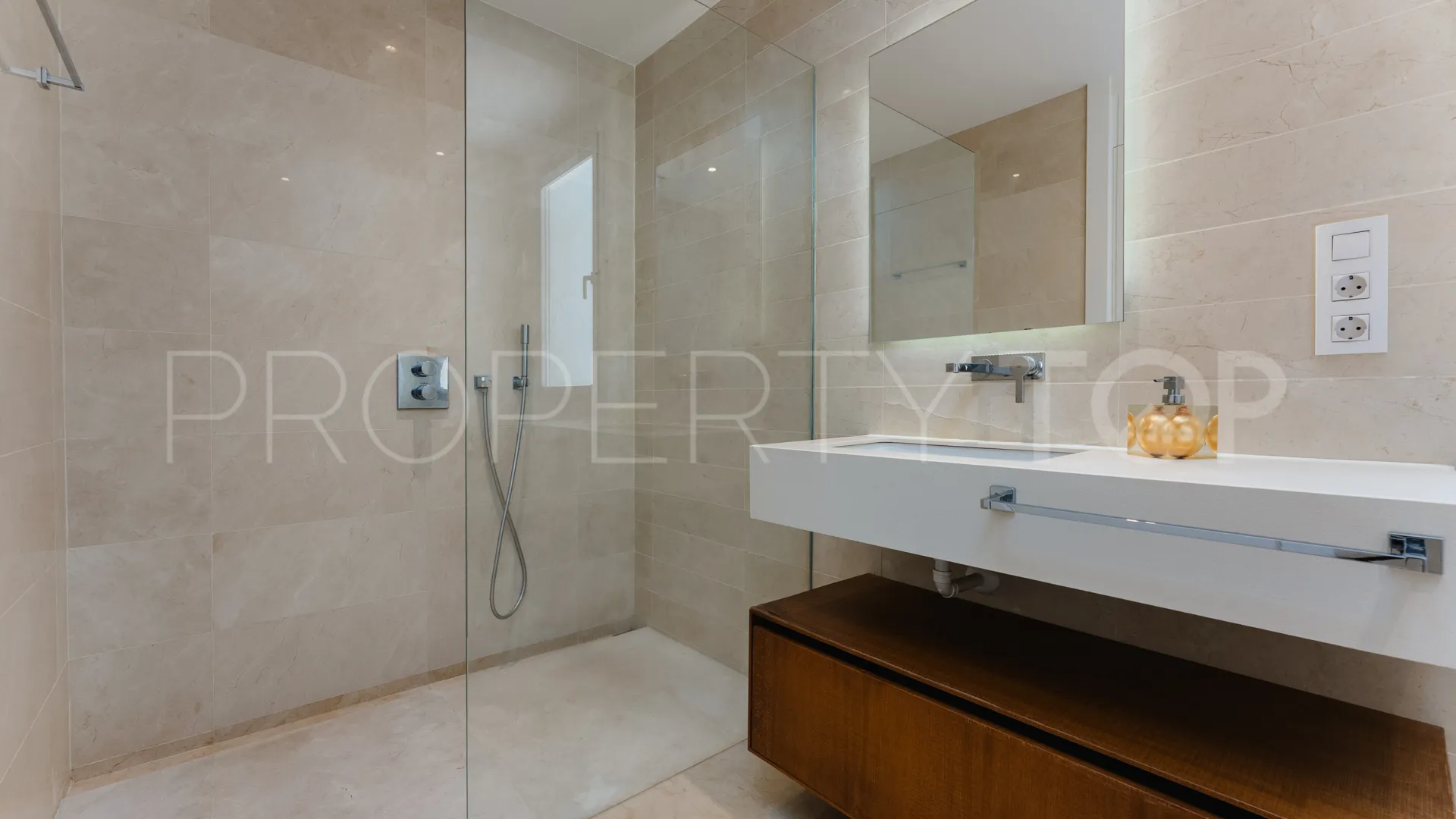 Rio Real villa for sale