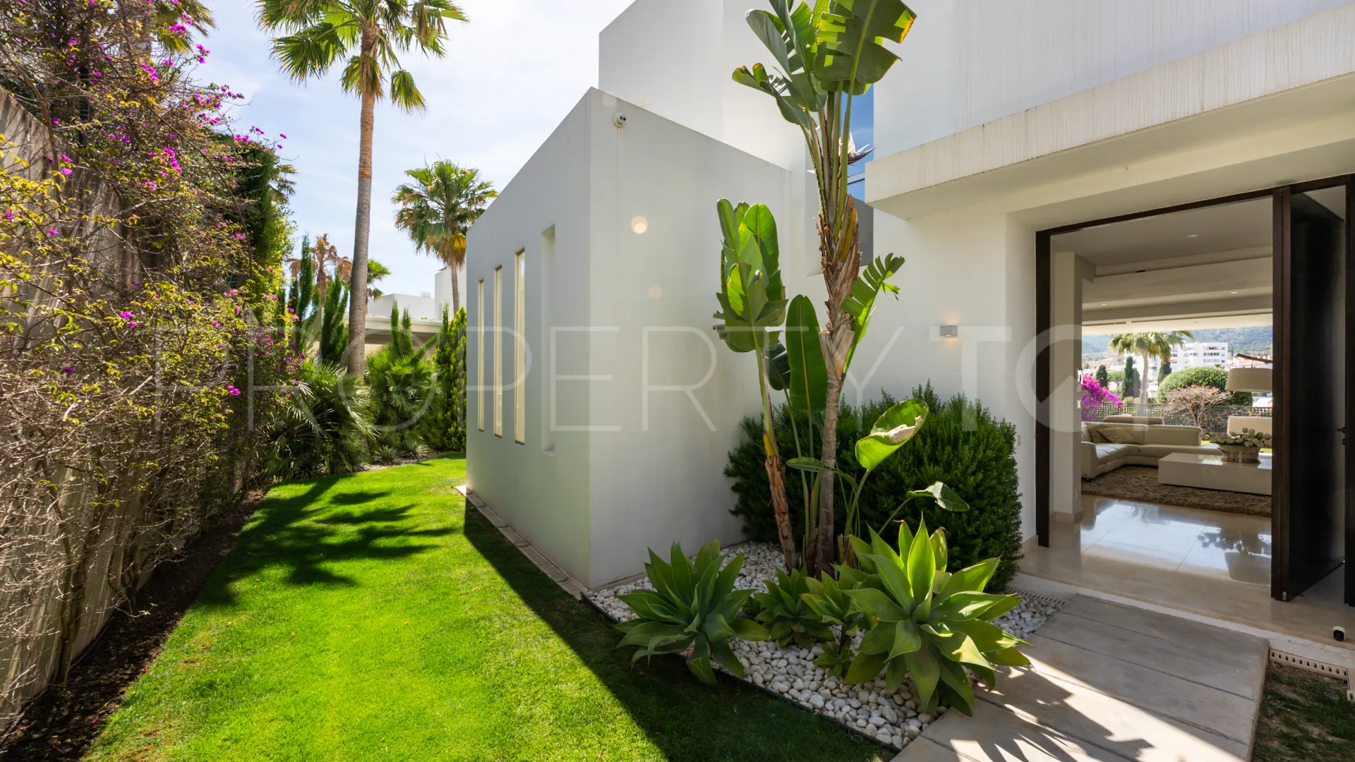 Rio Real villa for sale