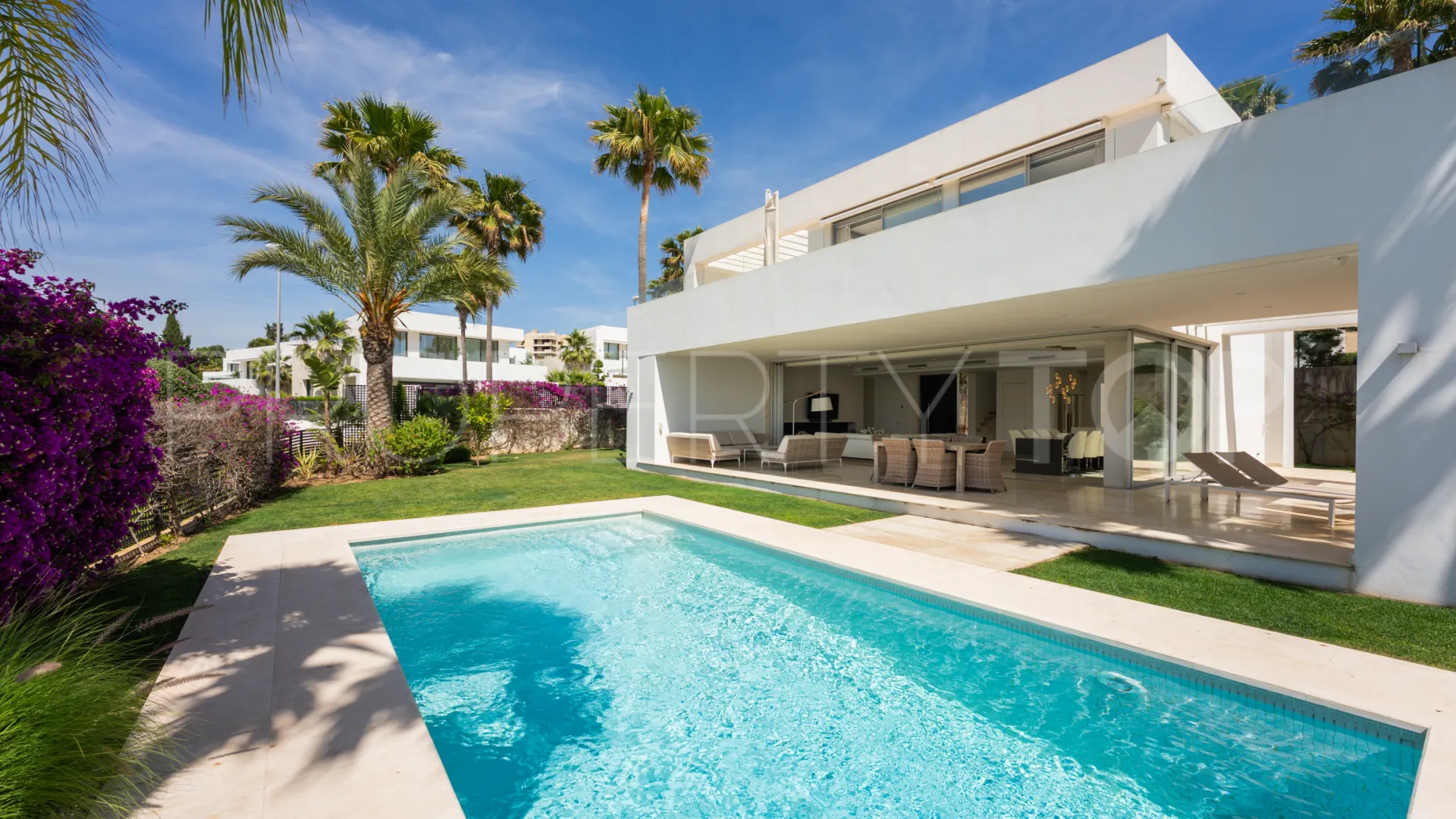 Rio Real villa for sale