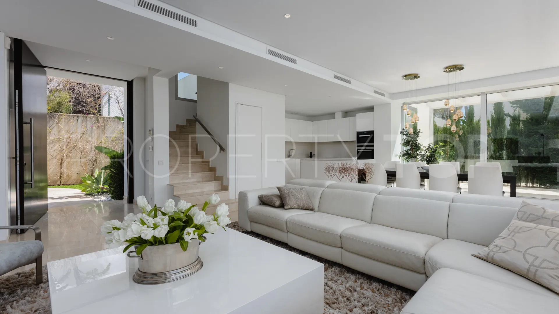 Rio Real villa for sale