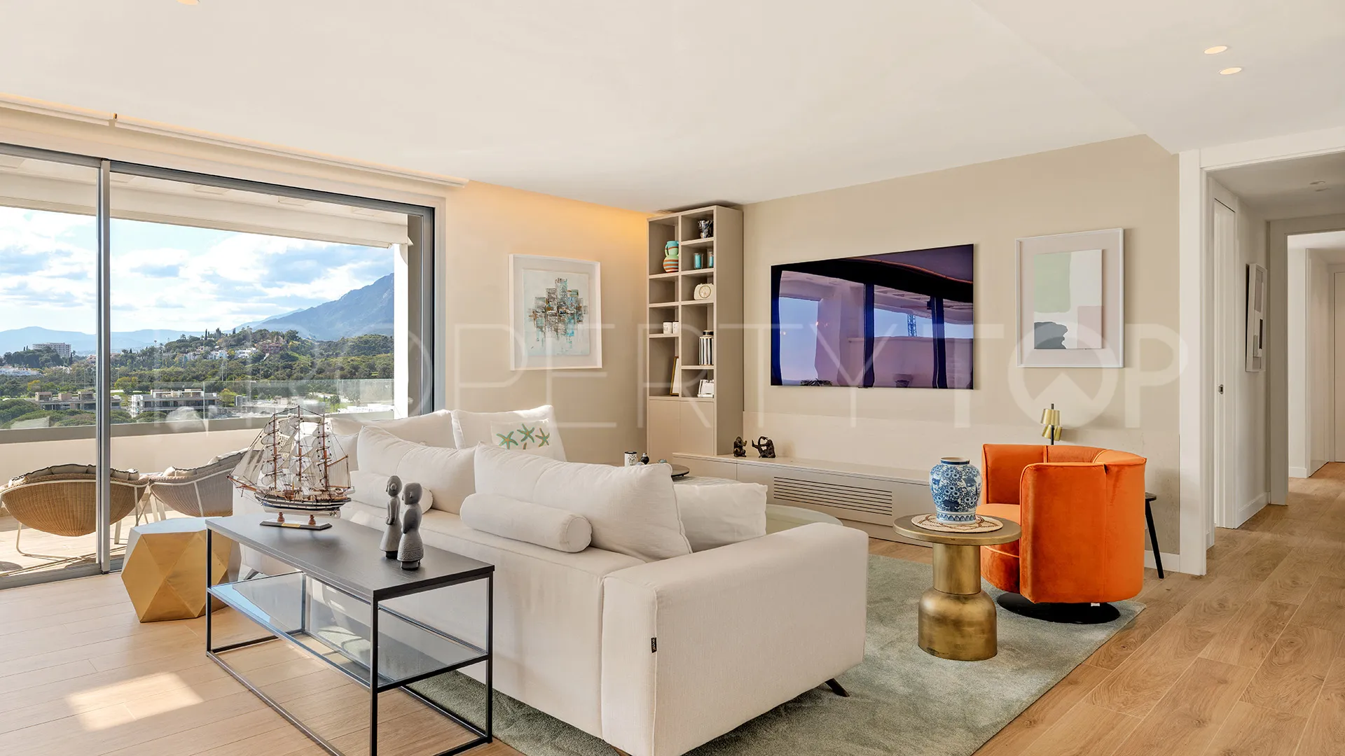 For sale duplex penthouse in Marbella East