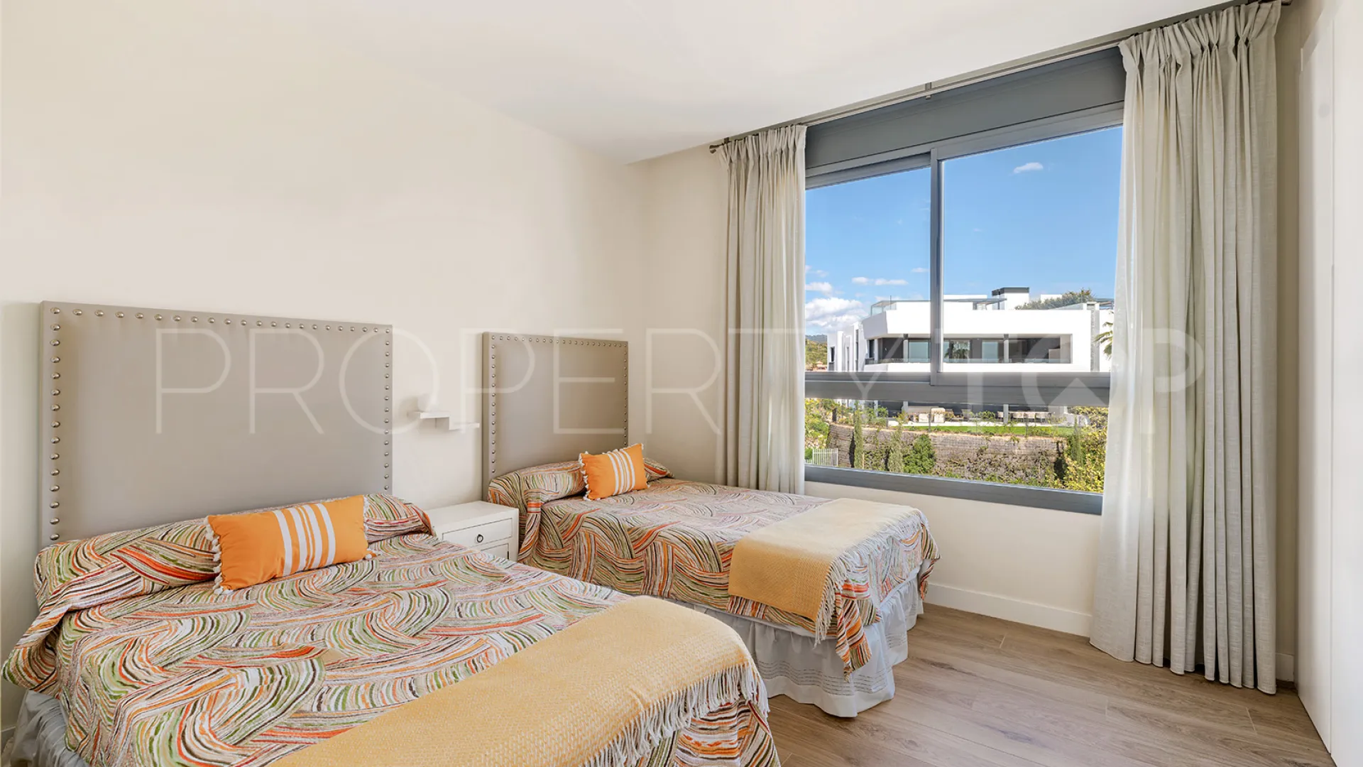 For sale duplex penthouse in Marbella East