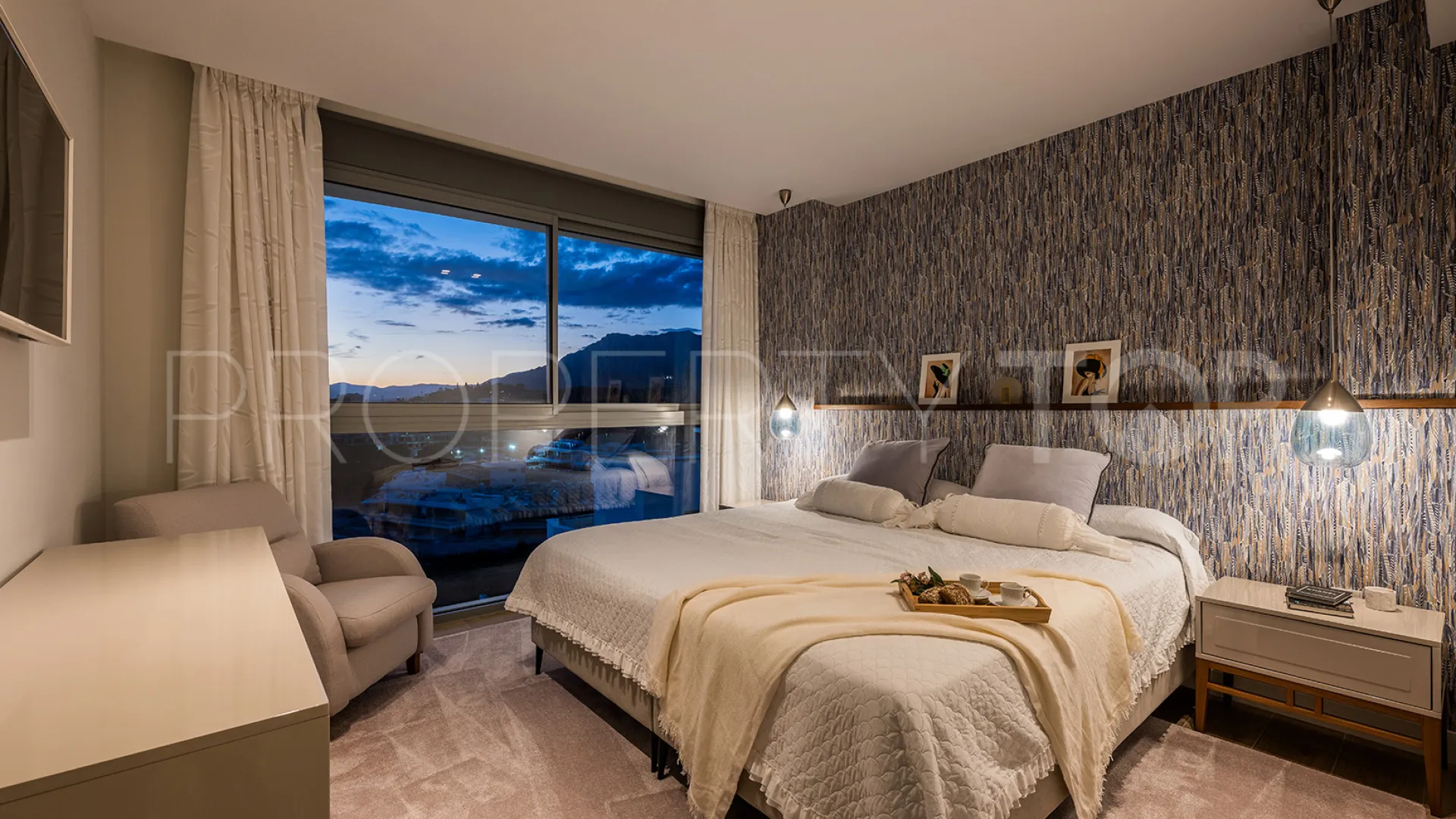 For sale duplex penthouse in Marbella East