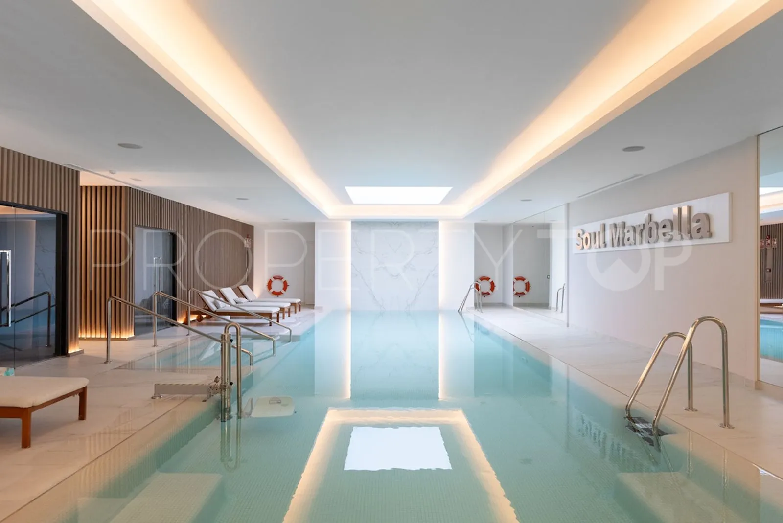 For sale duplex penthouse in Marbella East