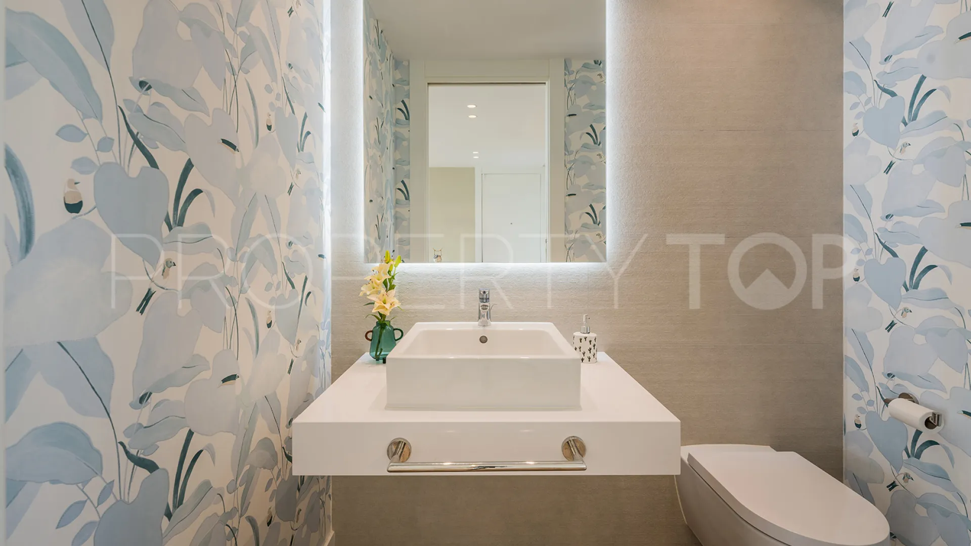 For sale duplex penthouse in Marbella East
