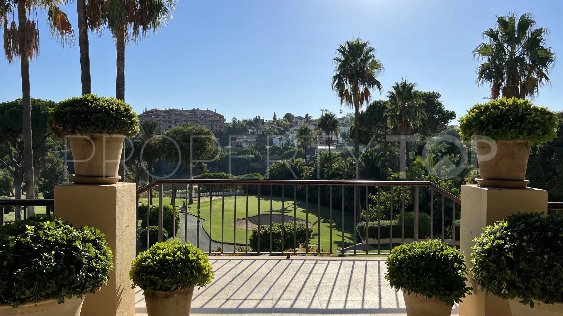 For sale duplex penthouse in Marbella East