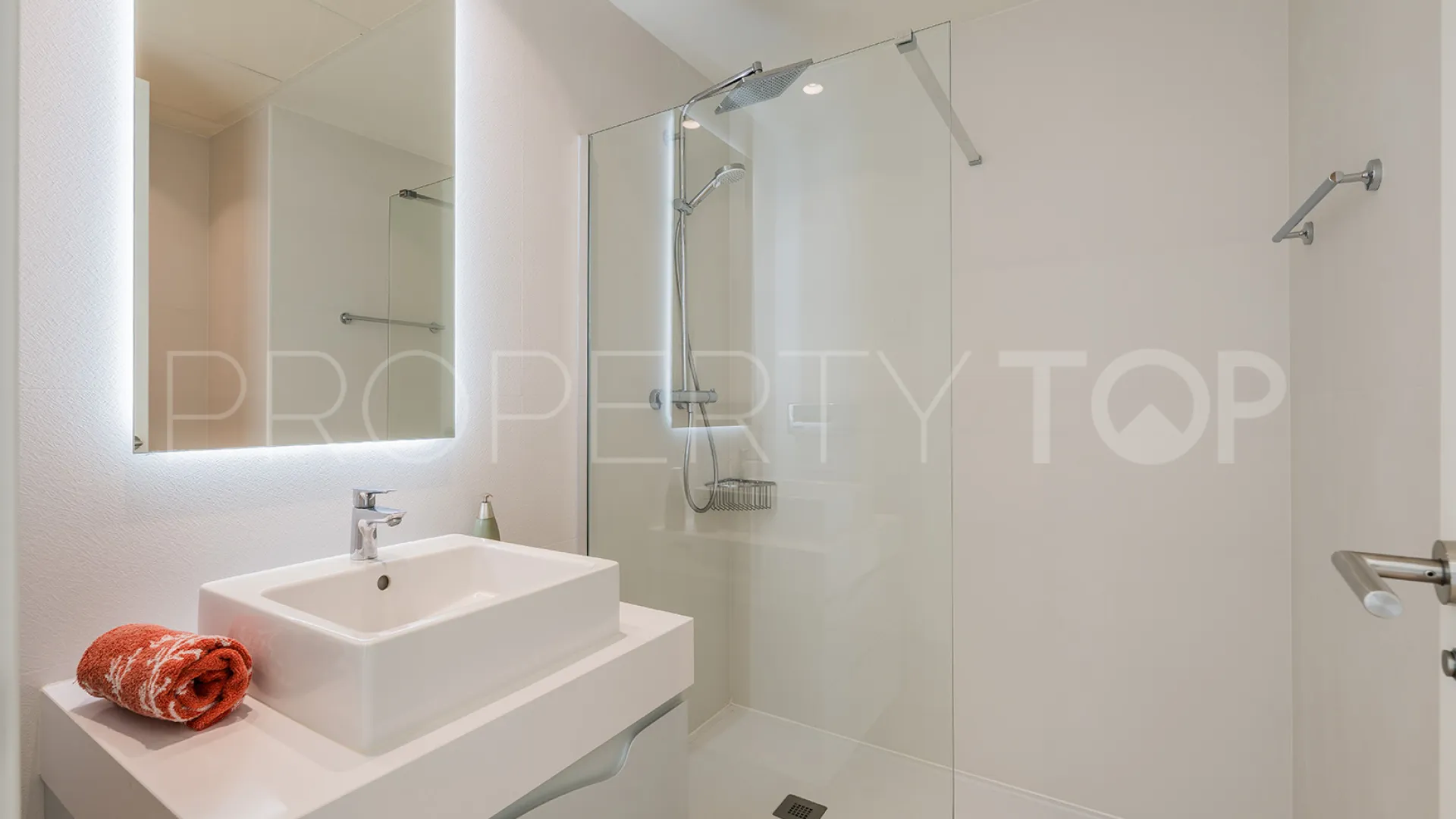 For sale duplex penthouse in Marbella East