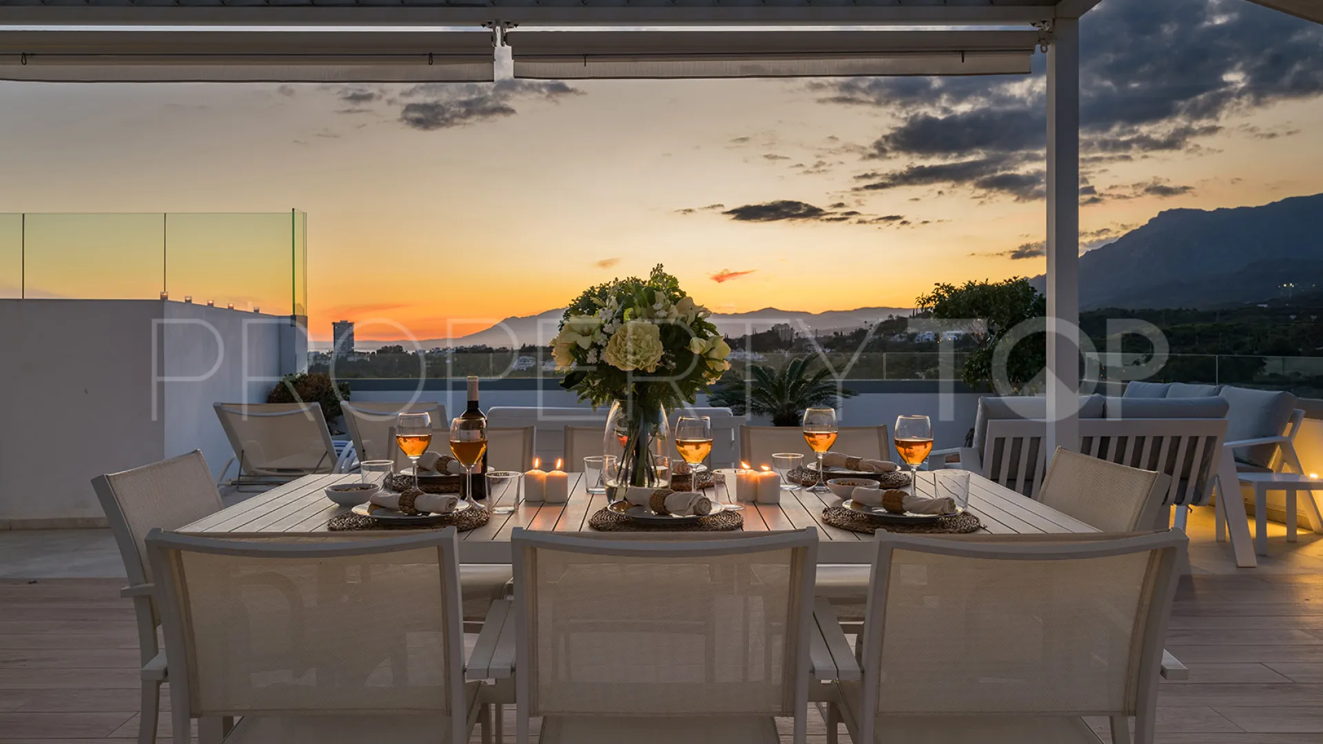 For sale duplex penthouse in Marbella East