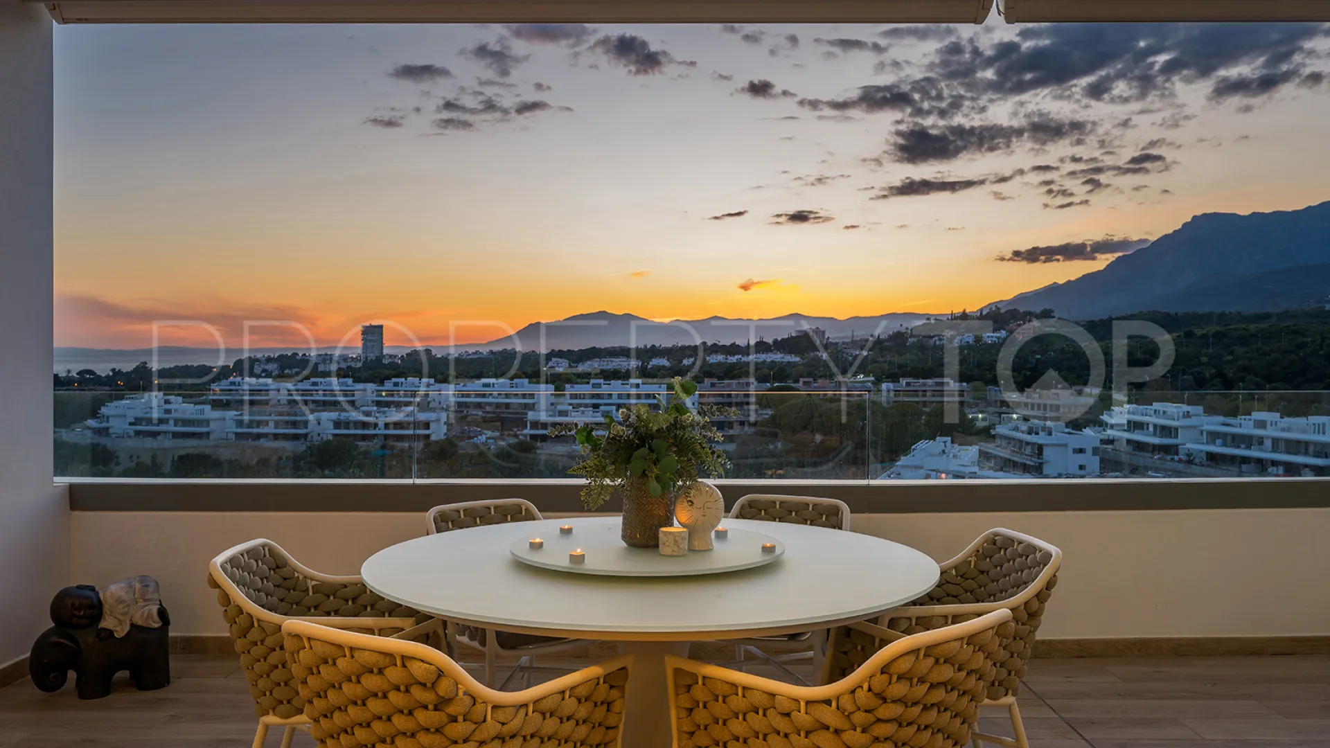For sale duplex penthouse in Marbella East