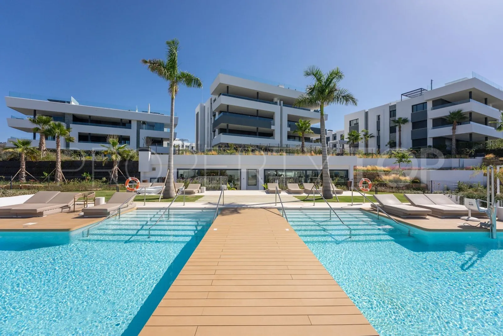 For sale duplex penthouse in Marbella East