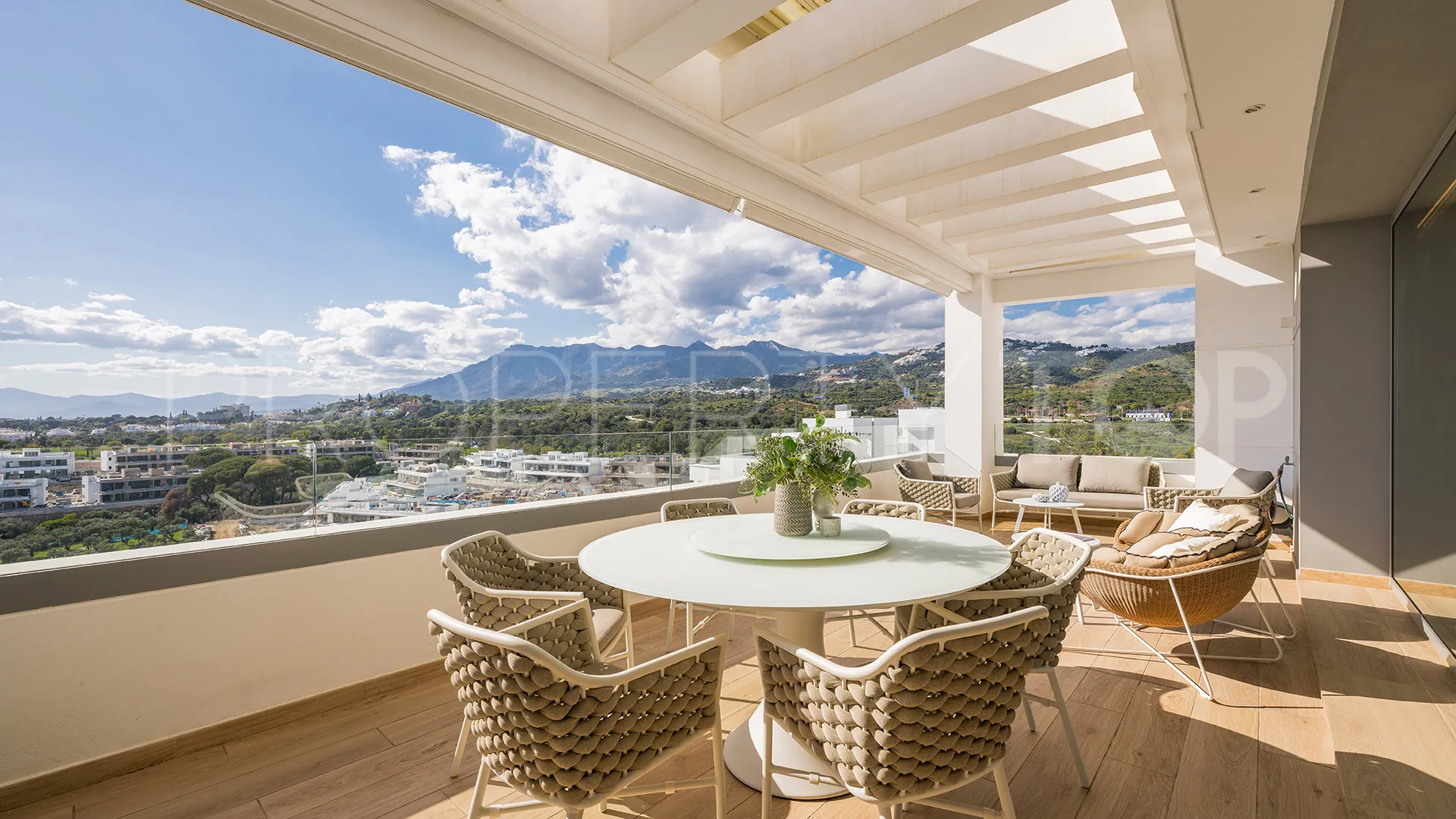 For sale duplex penthouse in Marbella East