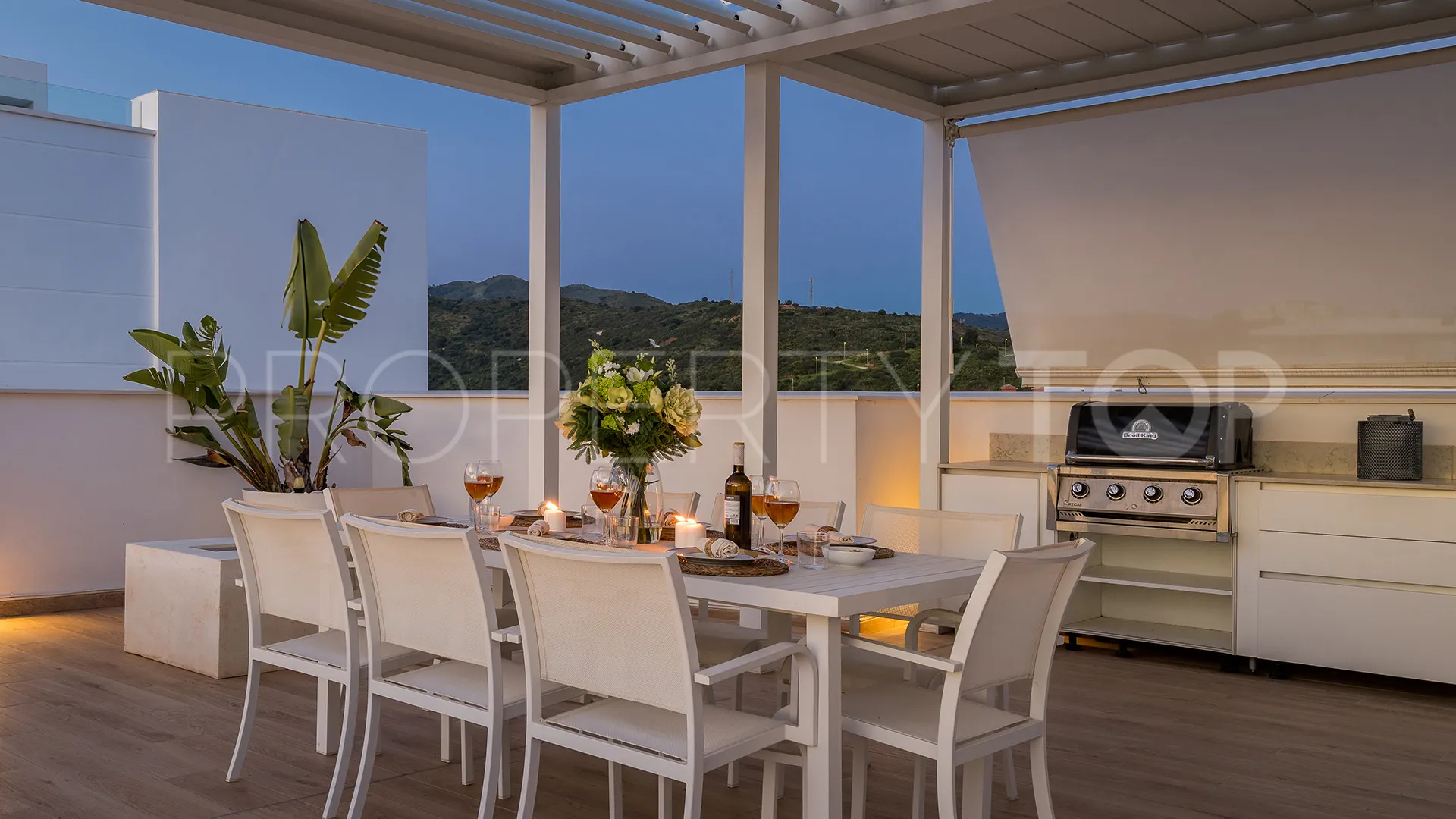 For sale duplex penthouse in Marbella East