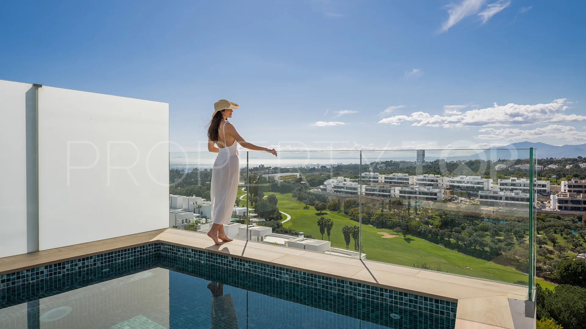 For sale duplex penthouse in Marbella East