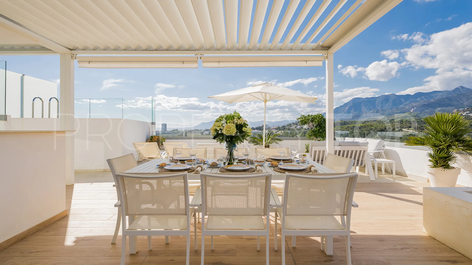 For sale duplex penthouse in Marbella East