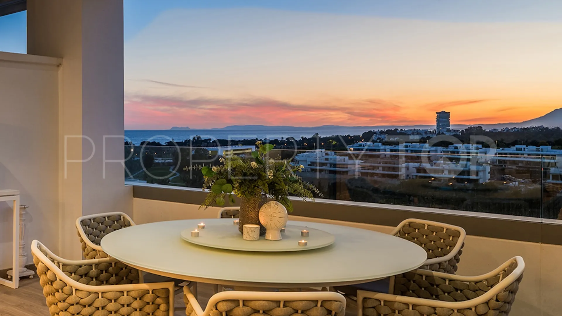 For sale duplex penthouse in Marbella East