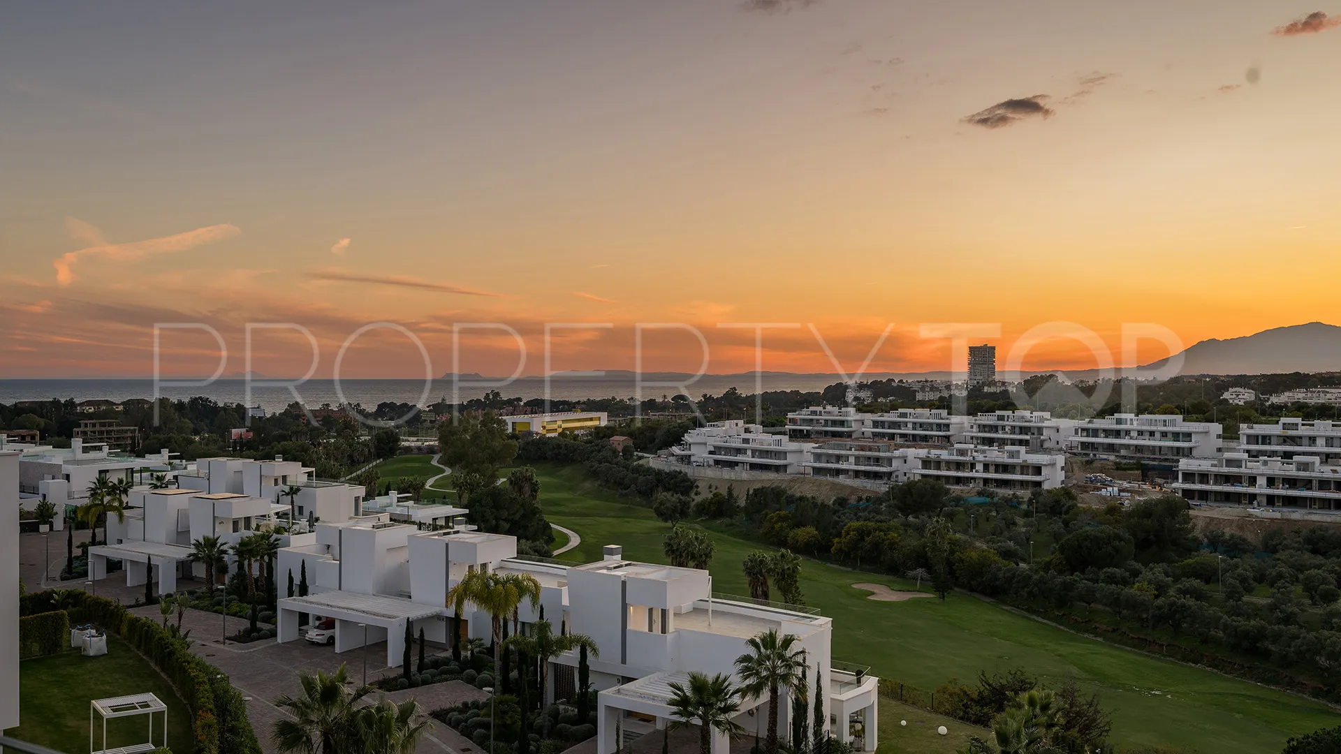 For sale duplex penthouse in Marbella East