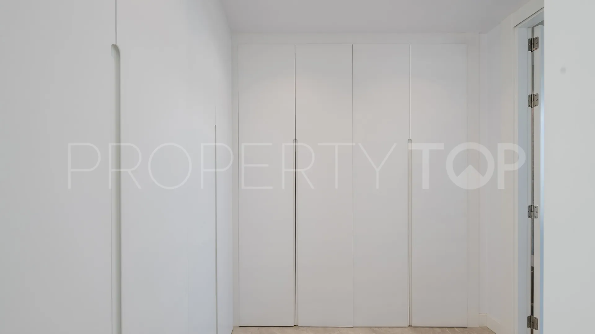 For sale apartment in Marbella East