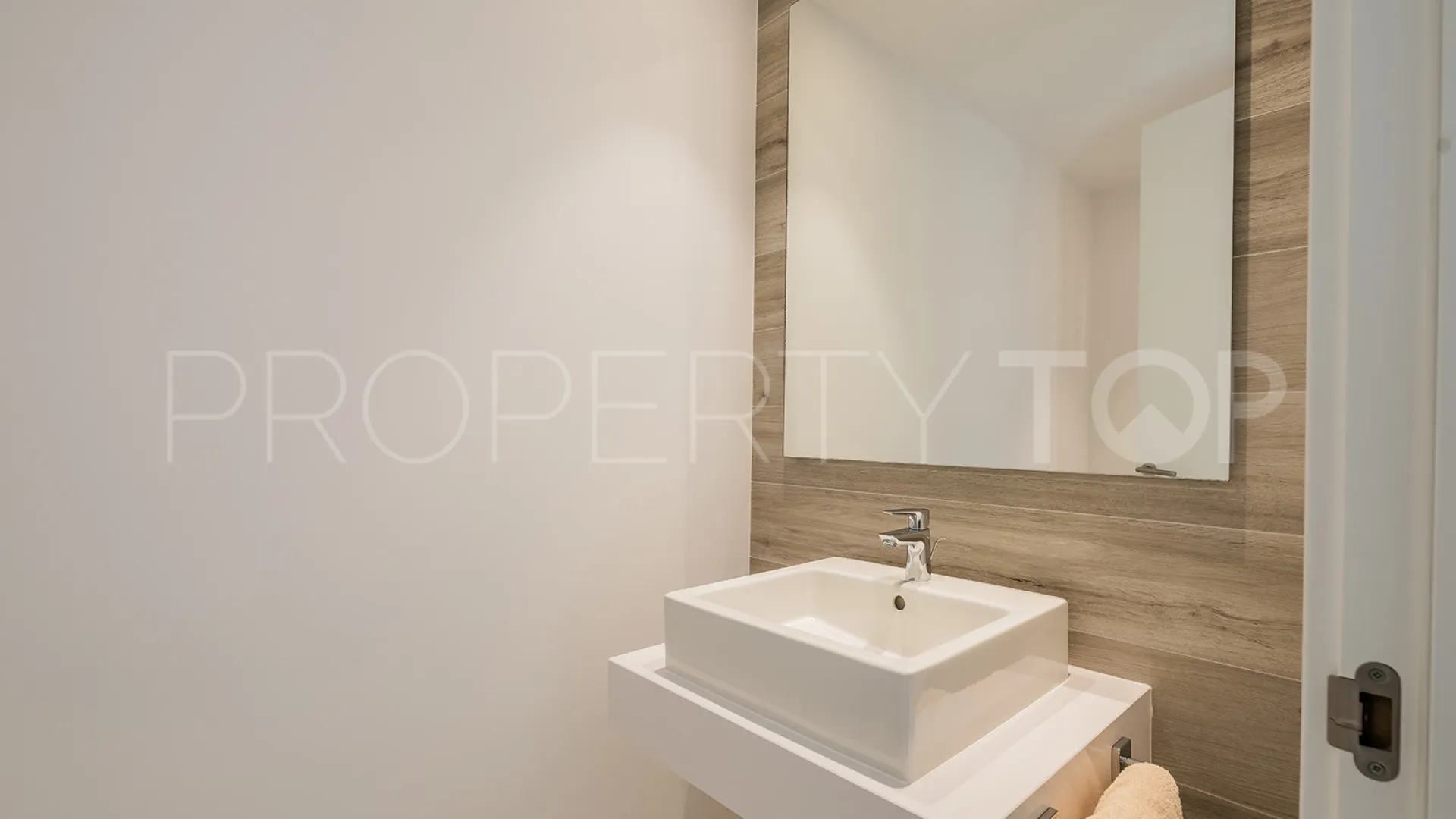 For sale apartment in Marbella East