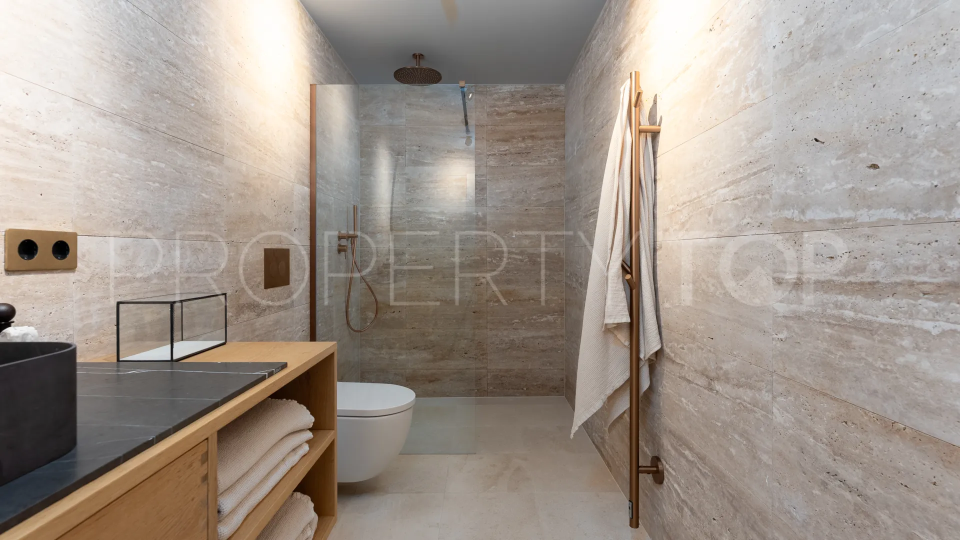 4 bedrooms villa for sale in Calahonda