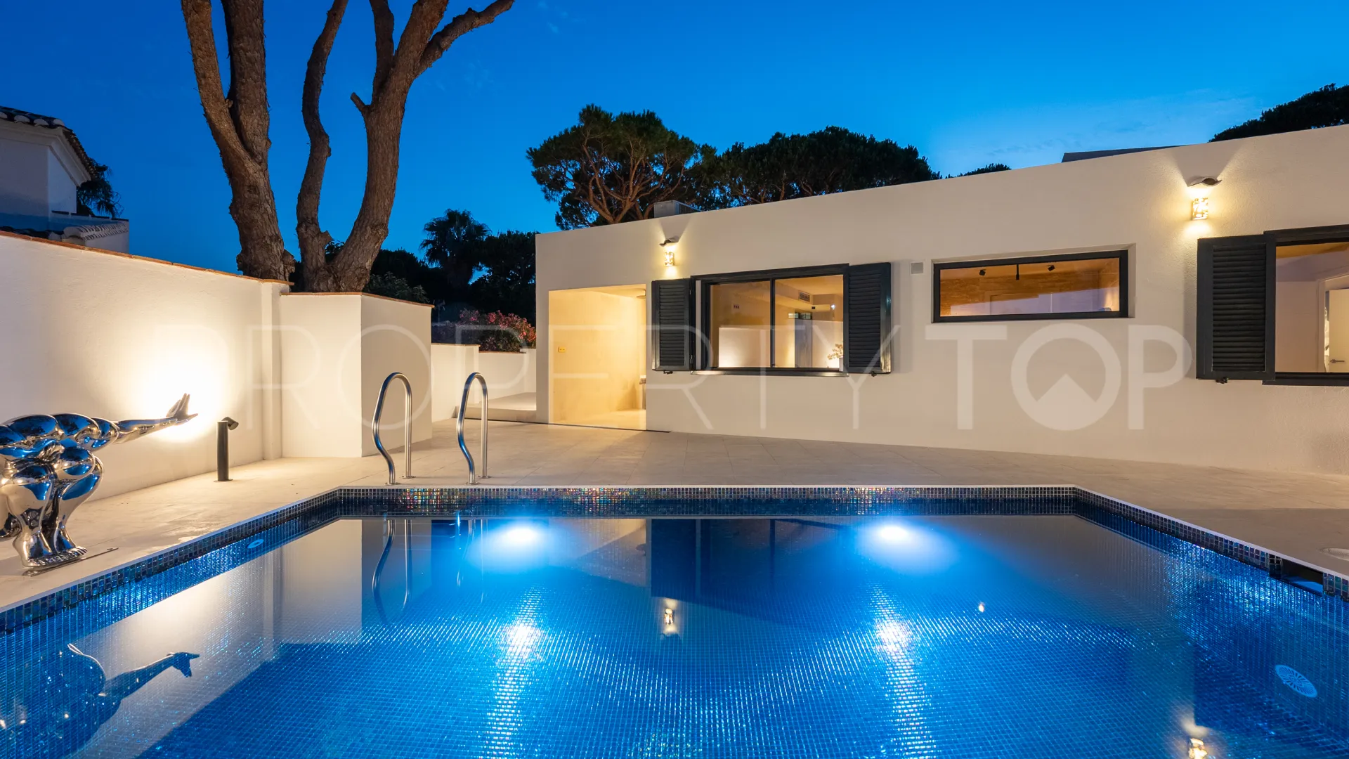 4 bedrooms villa for sale in Calahonda