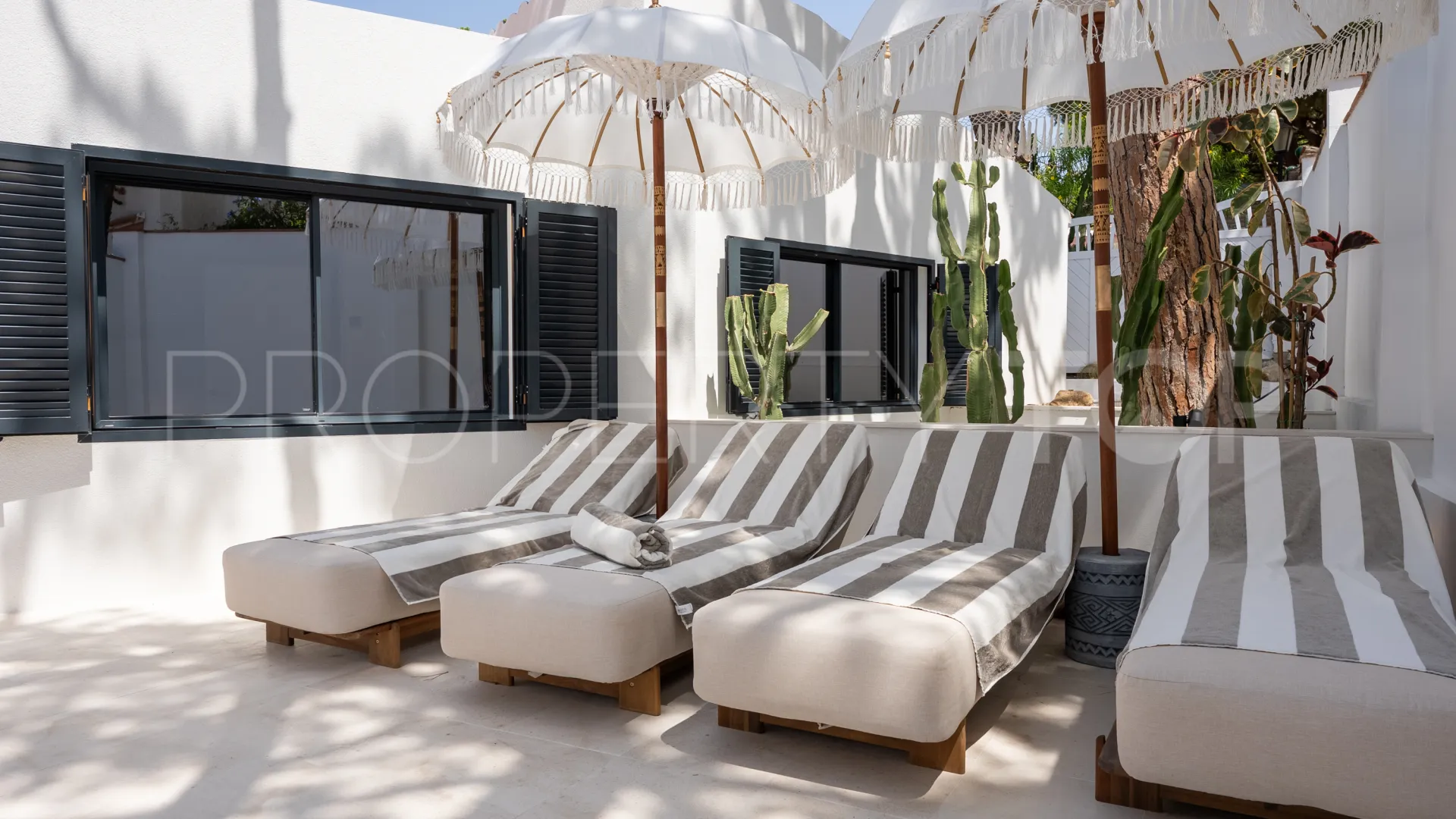 4 bedrooms villa for sale in Calahonda