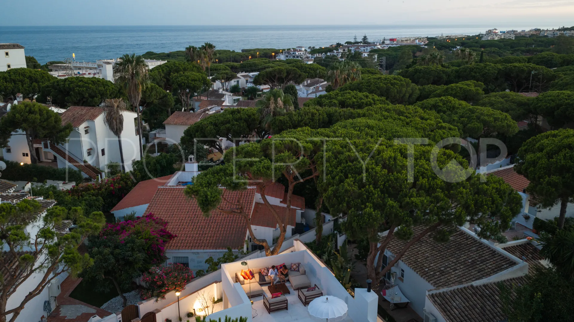 4 bedrooms villa for sale in Calahonda