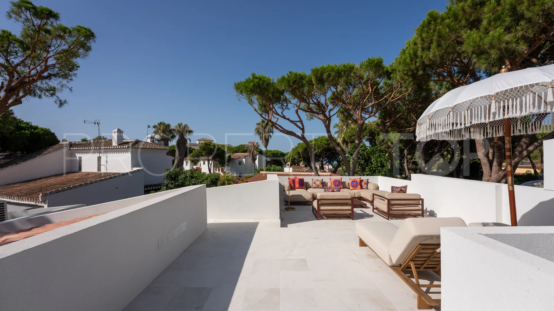 4 bedrooms villa for sale in Calahonda