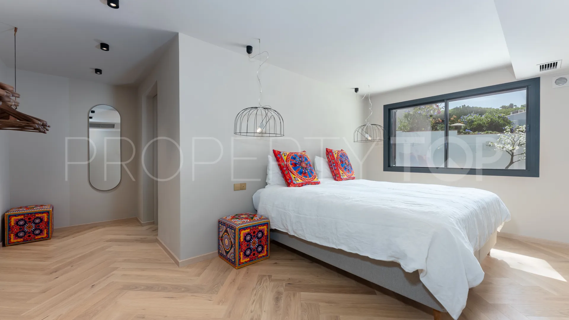 4 bedrooms villa for sale in Calahonda