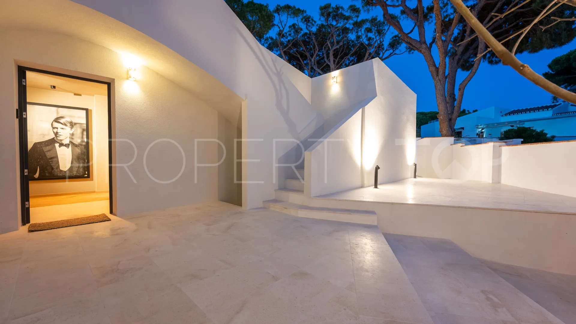 4 bedrooms villa for sale in Calahonda