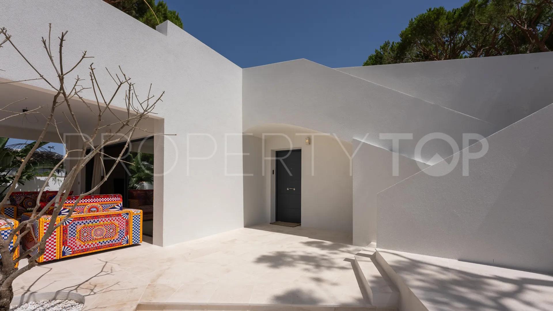 4 bedrooms villa for sale in Calahonda