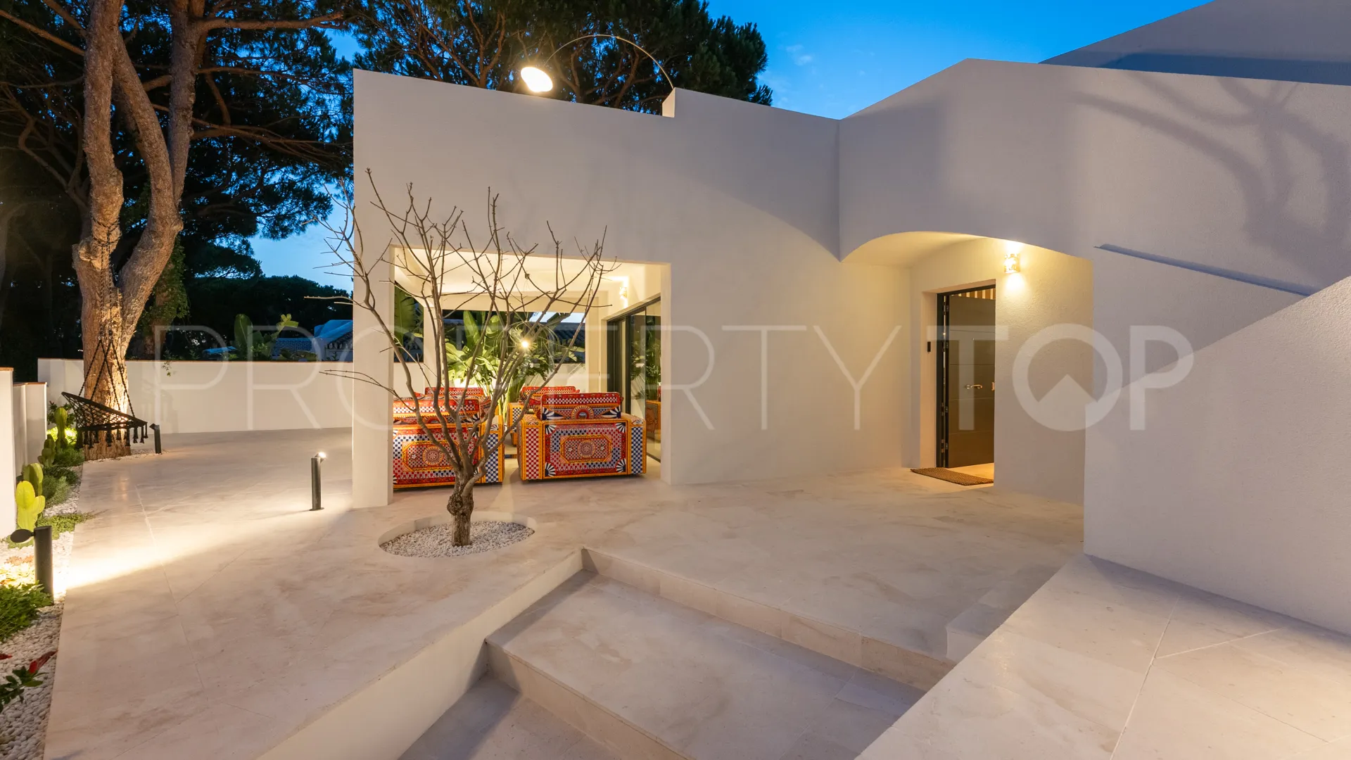 4 bedrooms villa for sale in Calahonda