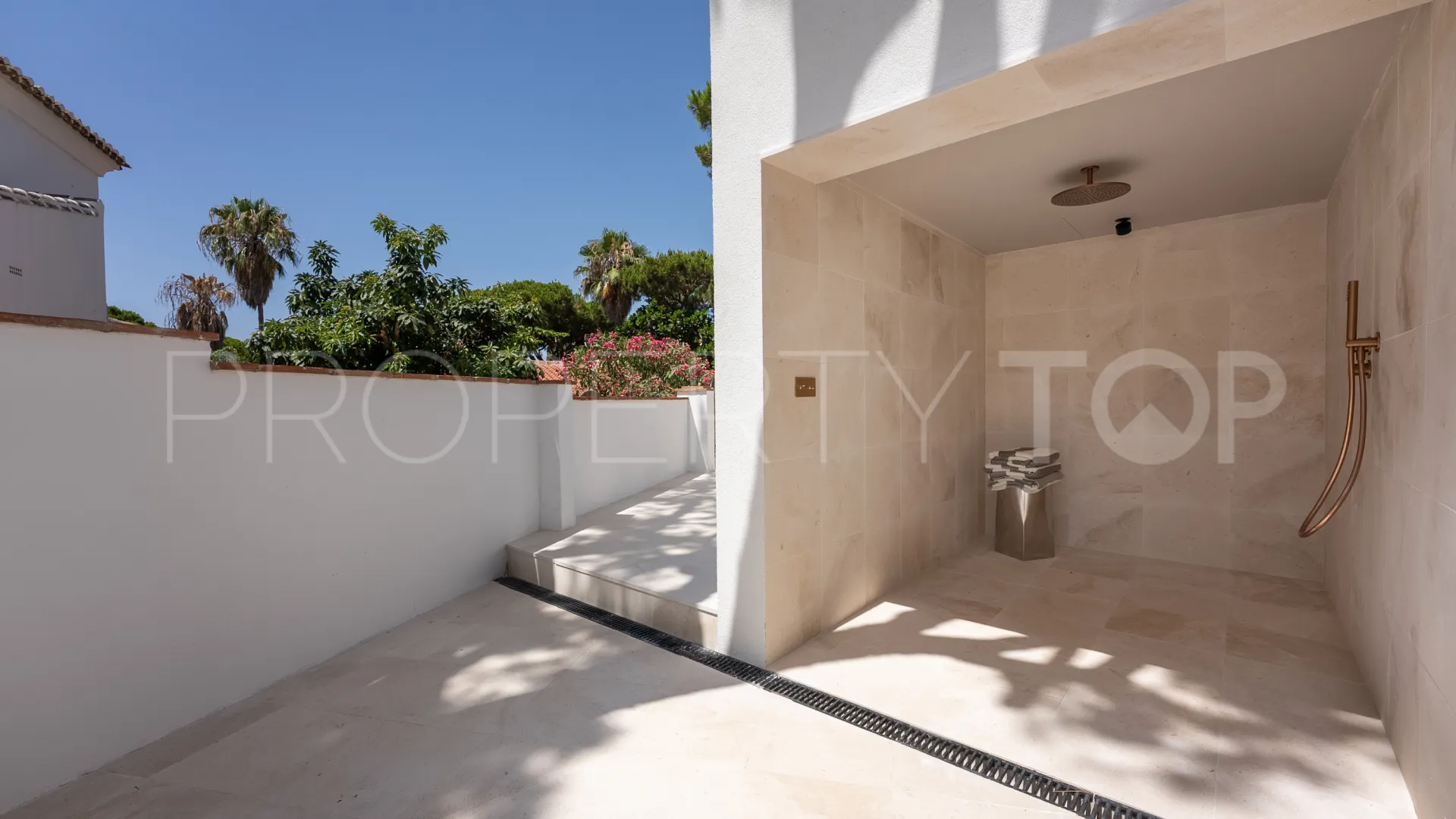 4 bedrooms villa for sale in Calahonda