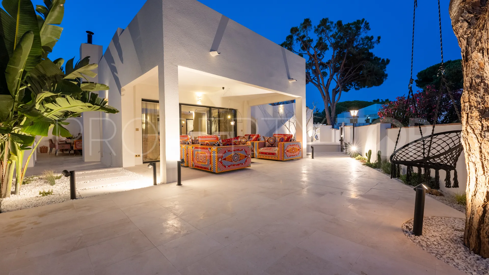 4 bedrooms villa for sale in Calahonda
