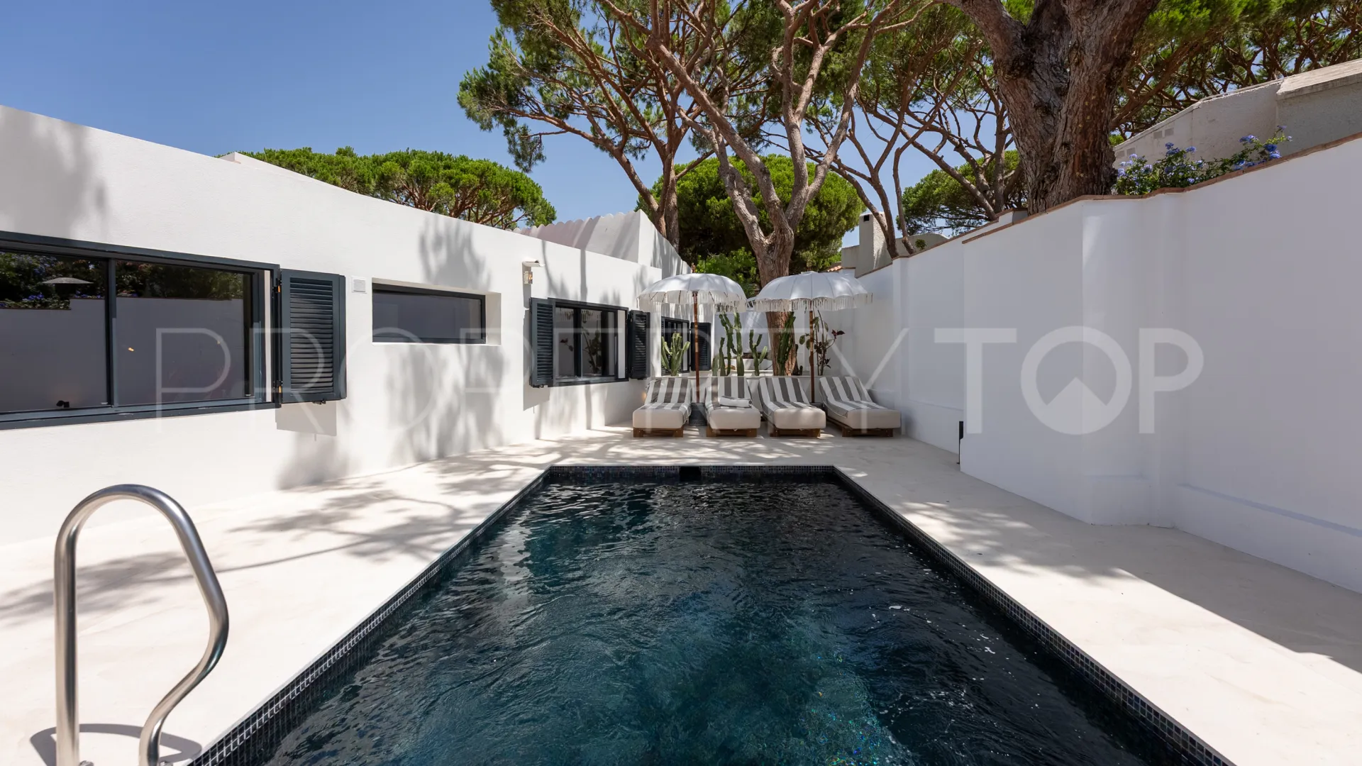4 bedrooms villa for sale in Calahonda
