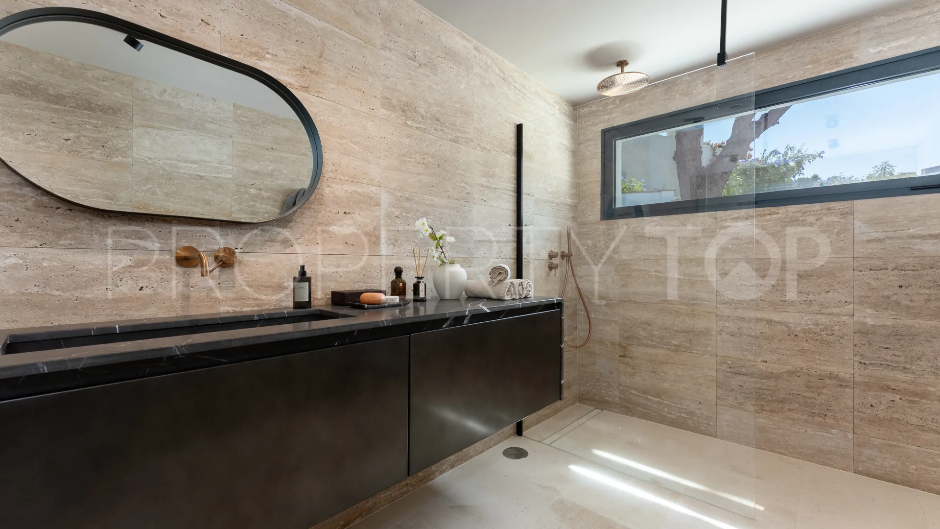 4 bedrooms villa for sale in Calahonda