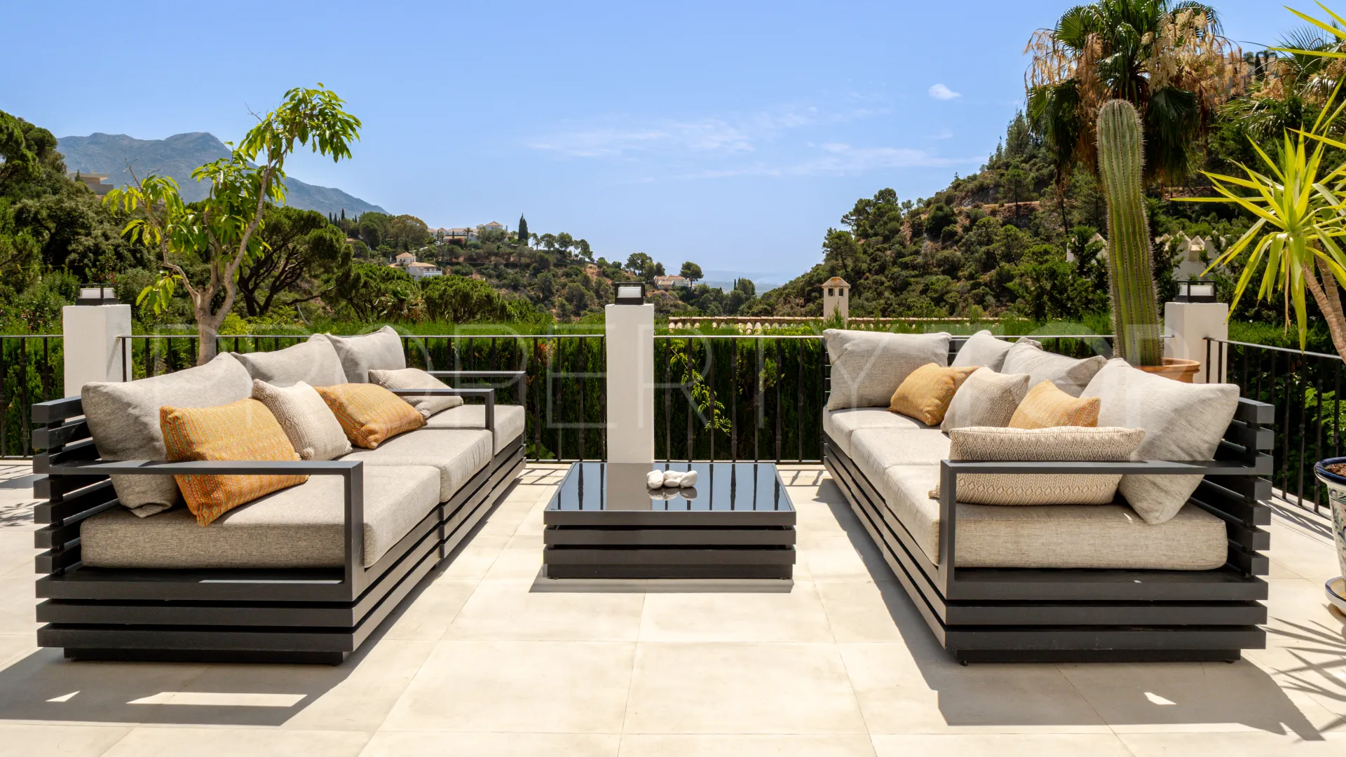 For sale El Madroñal house
