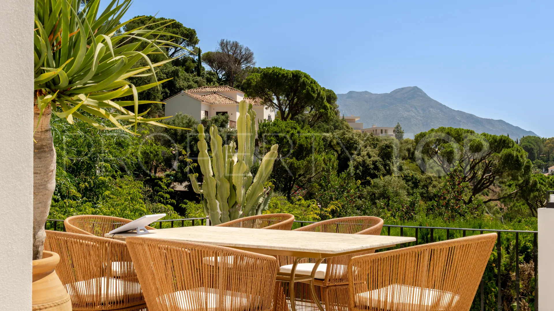 For sale El Madroñal house