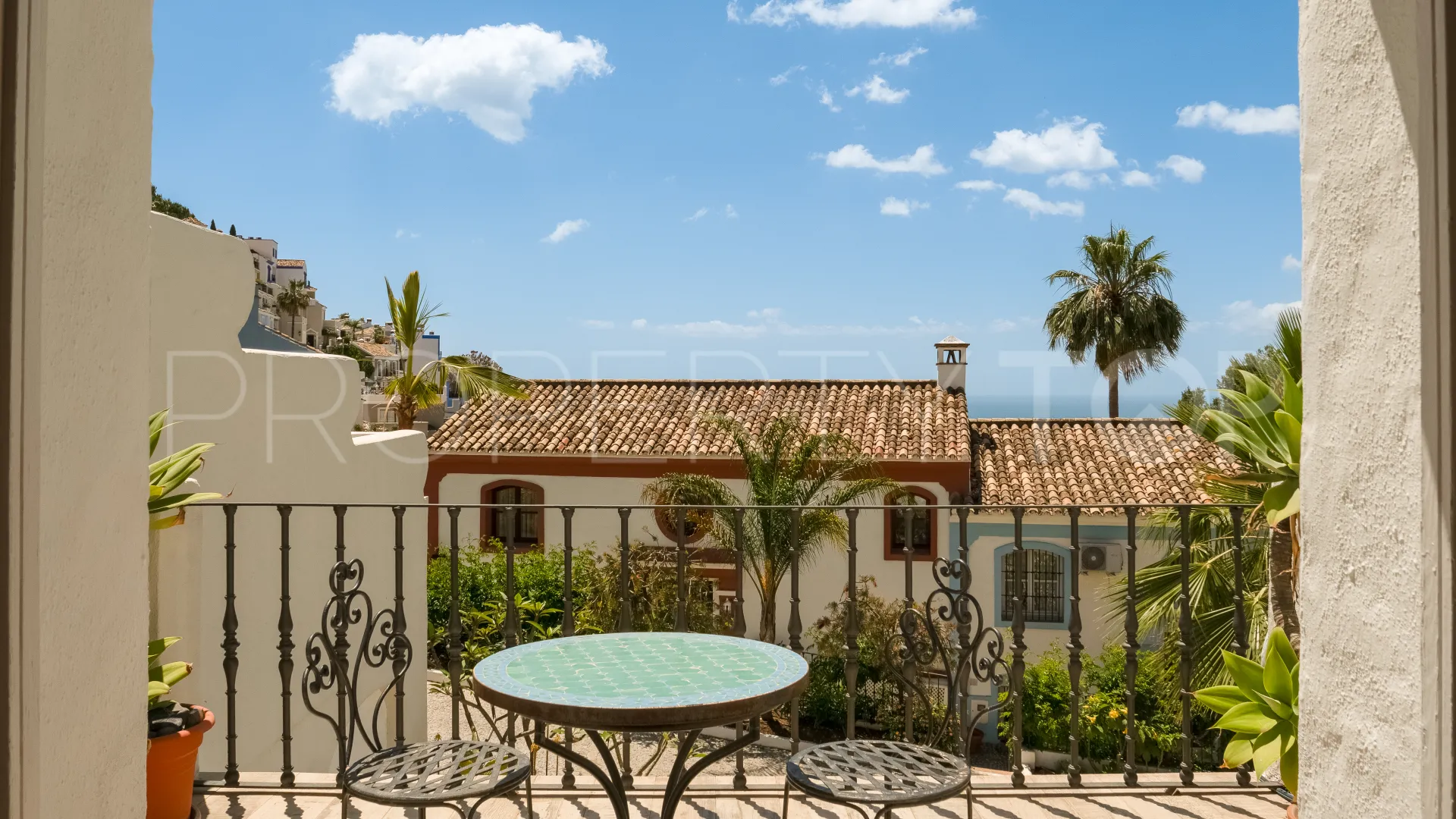 For sale La Heredia town house with 4 bedrooms