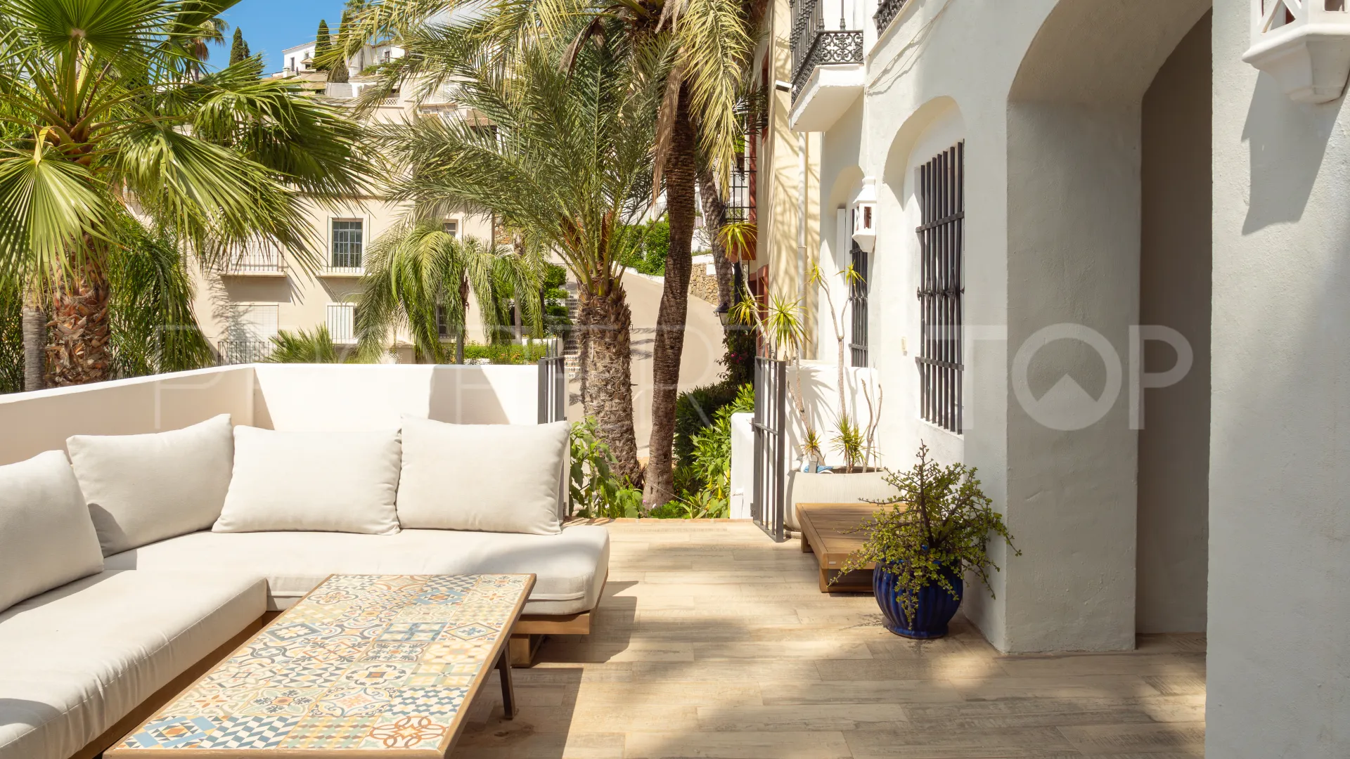 For sale La Heredia town house with 4 bedrooms